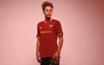 Roma la nuova maglia 2021 2022 FOTO e VIDEO Sky Sport